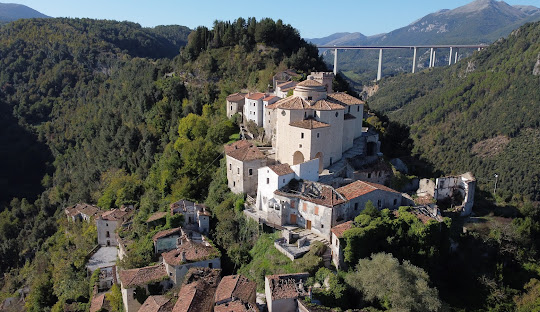 Laino Borgo soggiorno con colazione e Photo Walking